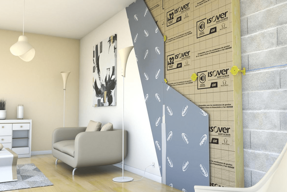 Coupe d'un doublage isolant intérieur : mur en blocs, laine minérale, membrane et plaque de plâtre