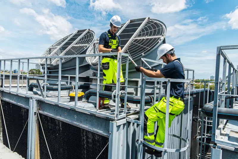 Intervention sur les groupes froids installés en toiture — climatisation réversible EHPAD en France