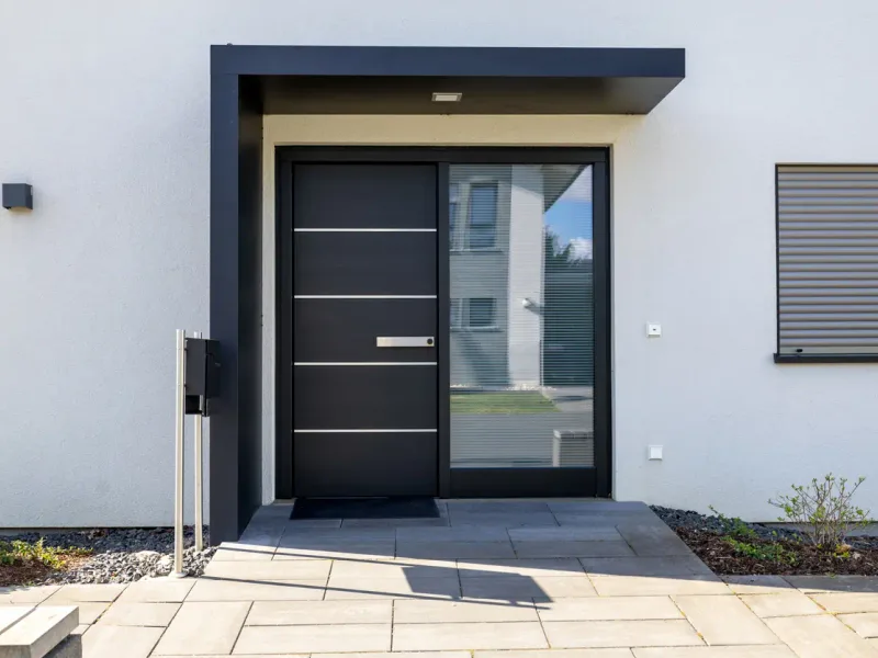 Porte d'entrée moderne d'une maison — France