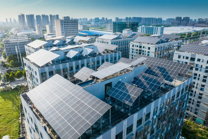 Toitures de bureaux équipées en photovoltaïque — France