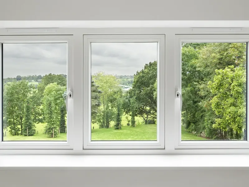 Rénovation globale d'EHPAD en France — Menuiseries performantes en double vitrage posées en façade