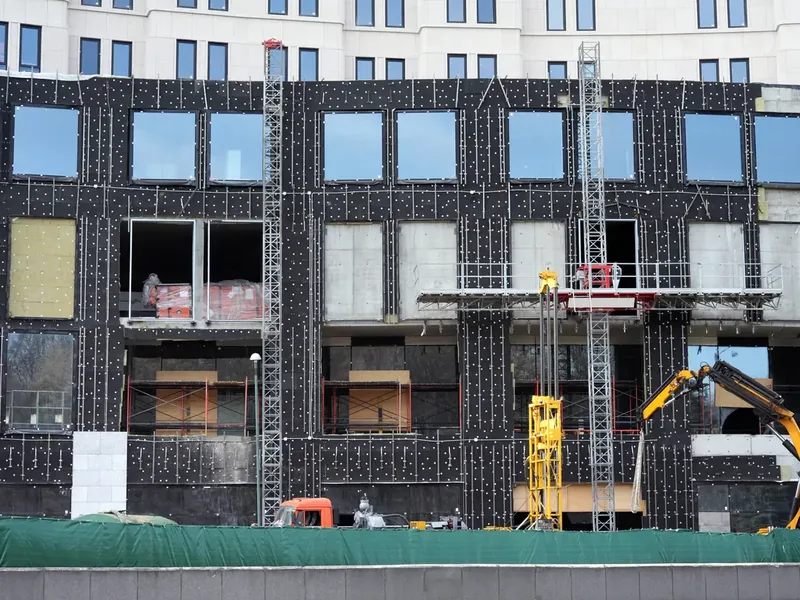 Rénovation globale d'EHPAD en France — Chantier d'isolation thermique par l'extérieur sur façade d'établissement