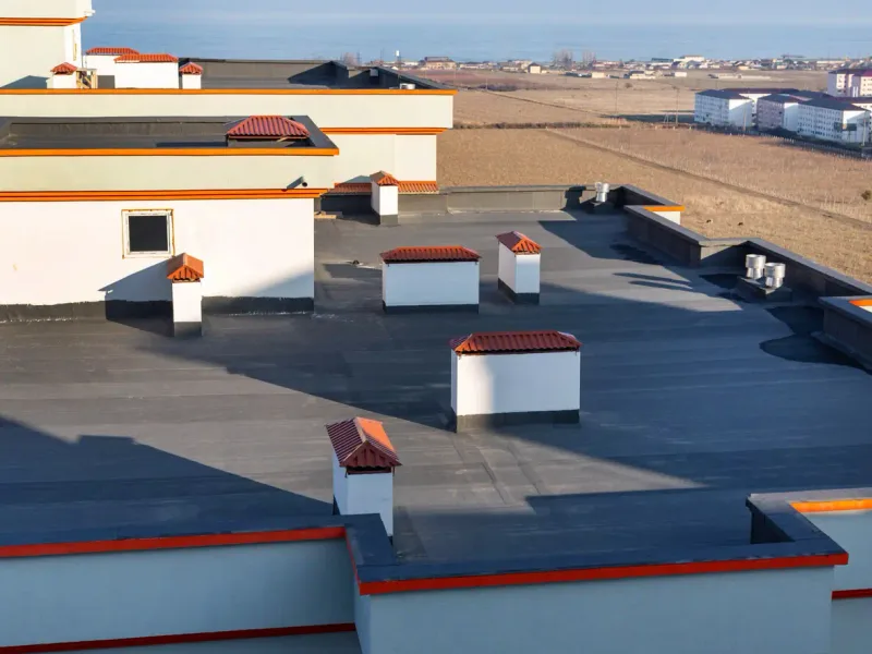 Toiture-terrasse étanchée d’un immeuble — France